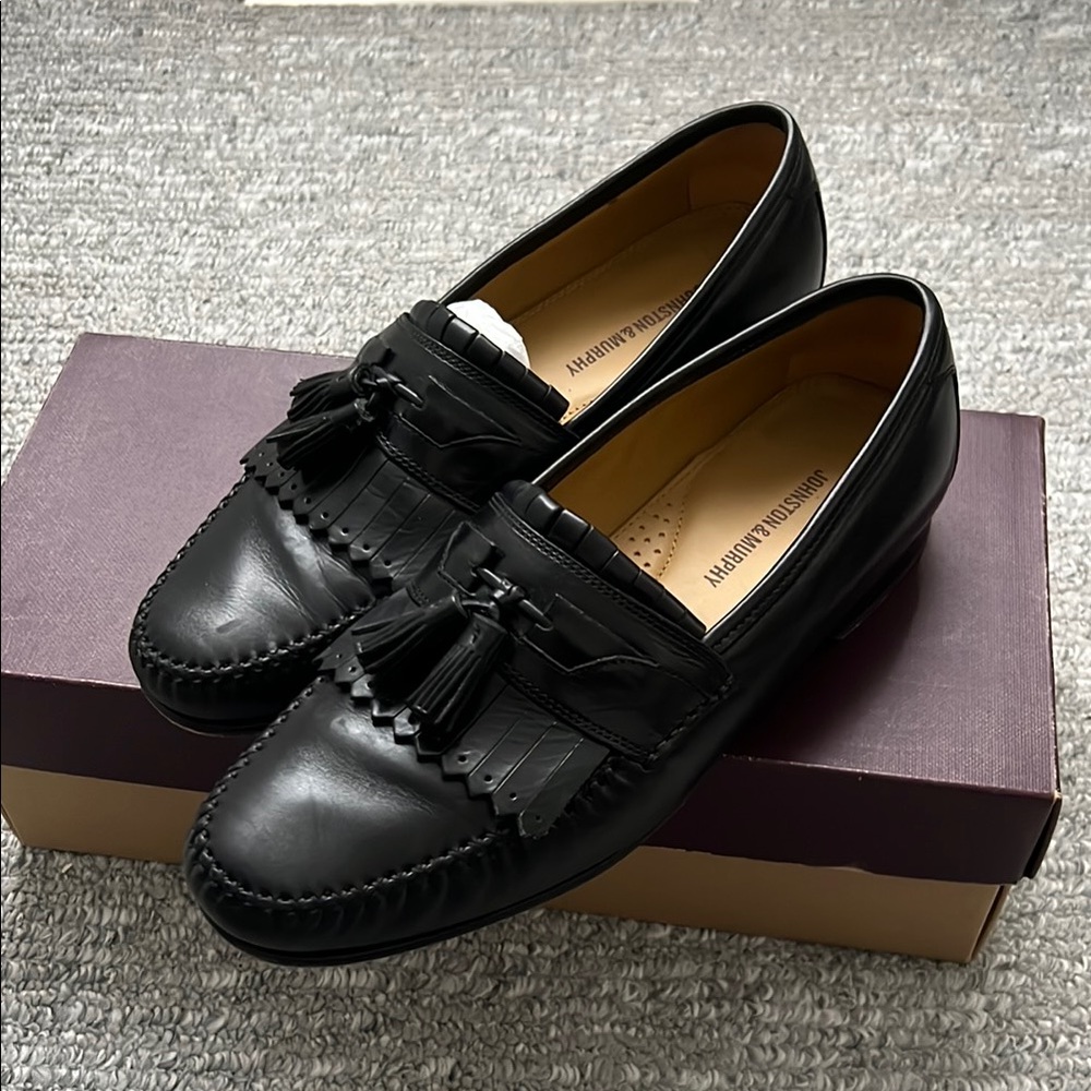Elegant Black Leather Tassel Loafers